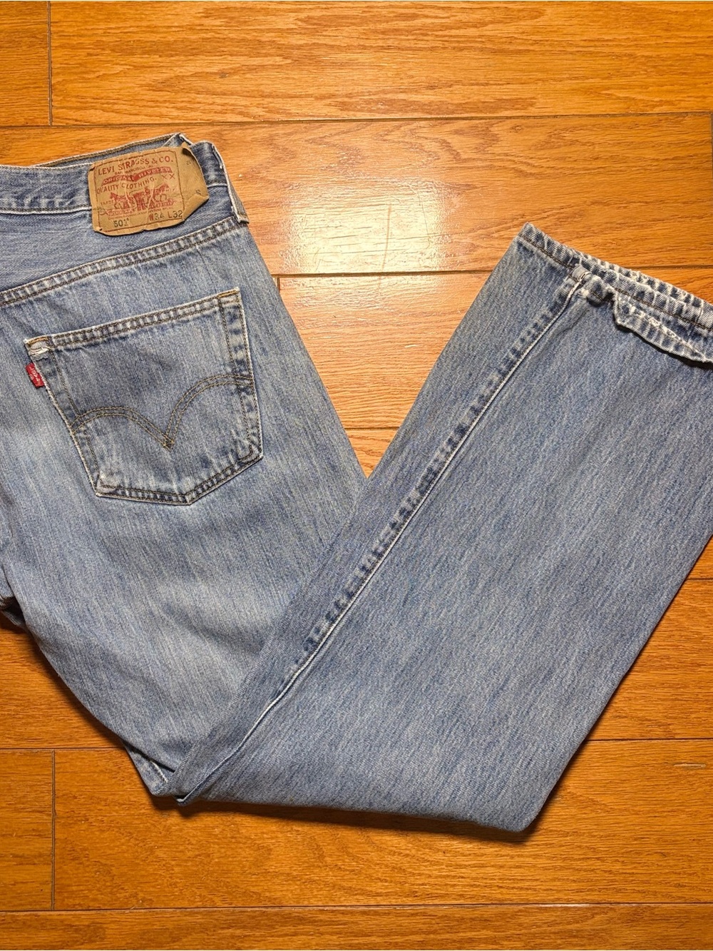 Levi's Men's Light Wash Relaxed Distressed Jeans